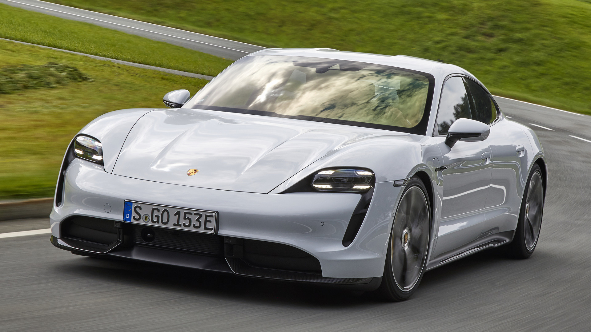Integrasi Mode Berkendara dalam Antarmuka Digital Porsche