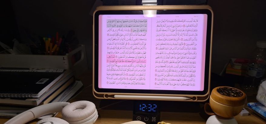 Al Quran Online: Menembus Batas Ruang dan Waktu dalam Berinteraksi dengan Wahyu