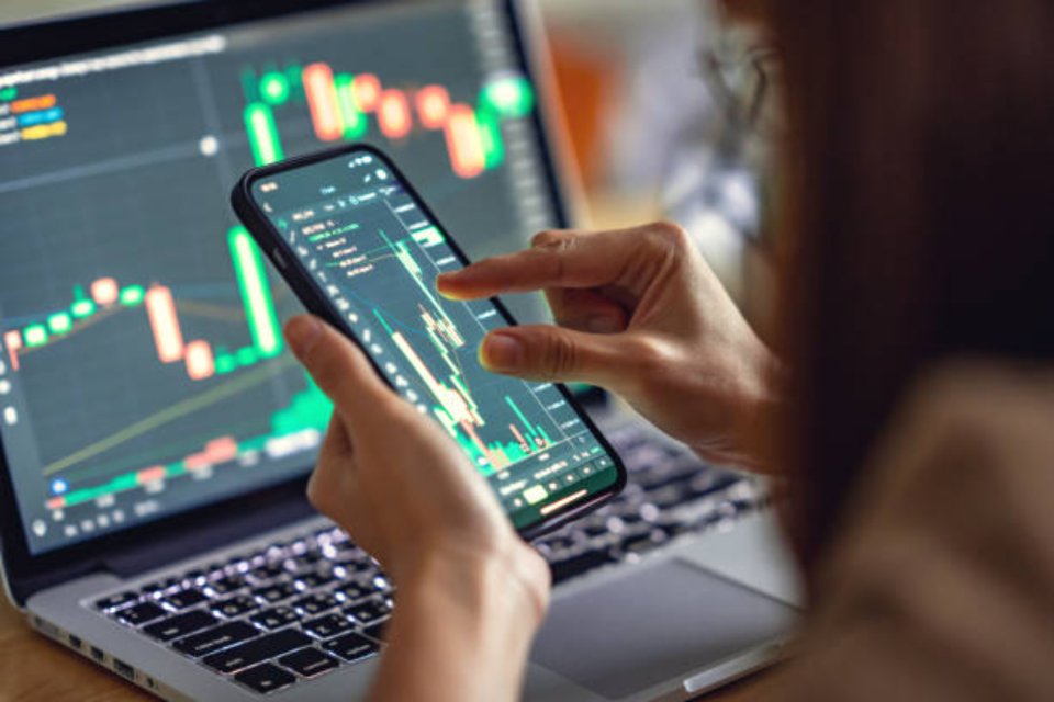 Promosi Efektif di Sosmed melalui Rajakomen.com untuk Trader Indonesia