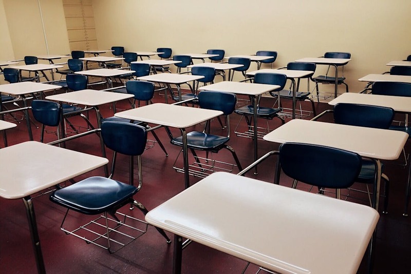Perbedaannya Kelas Karyawan dan Kelas Reguler