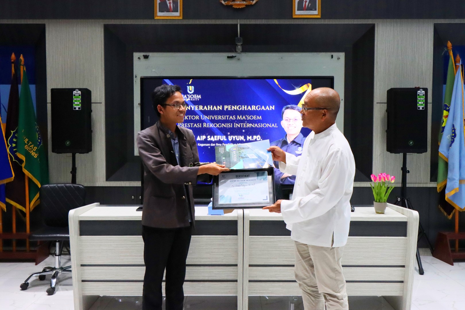 Berikut dosen berprestasi Al Ma'soem yang menunjukkan dedikasi tinggi dalam mencapai standar akademik luar biasa