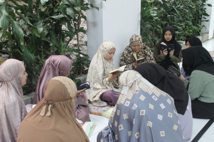 Membangun Kemitraan dengan Masyarakat Sekitar: Kontribusi Boarding School Bandung